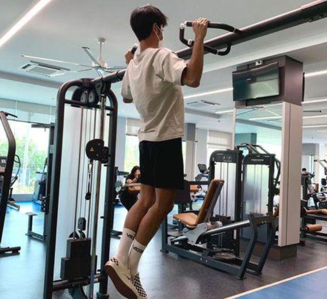 泰国健身男神_泰国男明星都健身_泰国女星健身