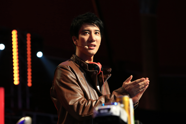 出名健身明星男名字_出名健身明星男的有哪些_健身出名的男明星