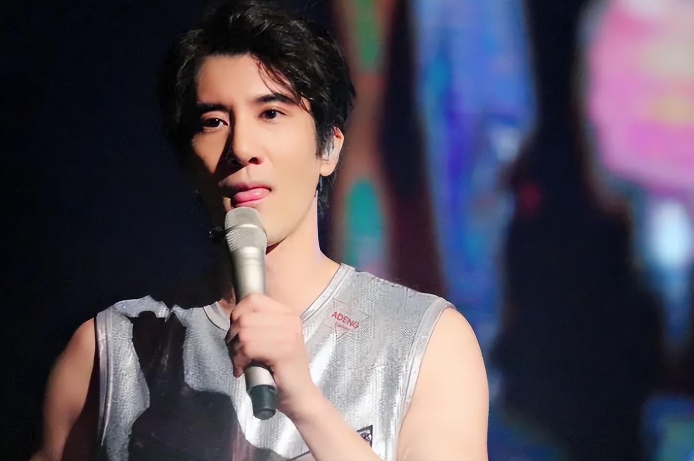 出名健身明星男的有哪些_出名健身明星男名字_健身出名的男明星