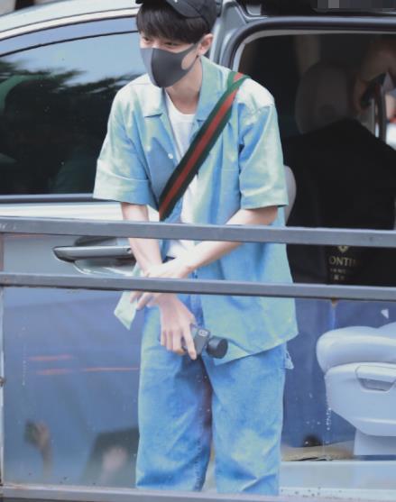 明星男健身挎包_明星健身男神_健身大包男