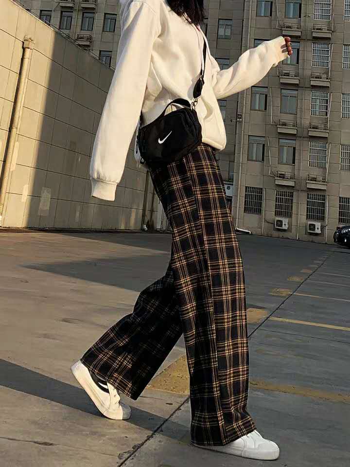 女生在健身房的穿搭_女人健身衣服_女生运动上衣健身房