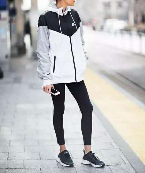 女生在健身房的穿搭_女人健身衣服_女生运动上衣健身房
