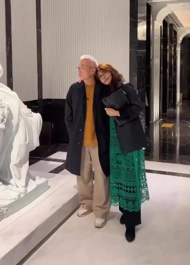 老男人开始健身_老男人在健身房运动_老房健身运动男人能做吗